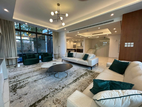 LUXURY VILLA + MAID ROOM | PRIVATE BEACH ACCESS