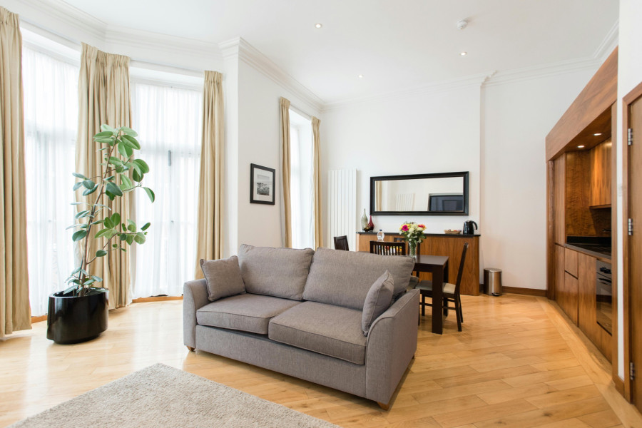 Modern 1-Bedroom Apartment in Al Jasrah