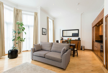 Modern 1-Bedroom Apartment in Al Mahuz